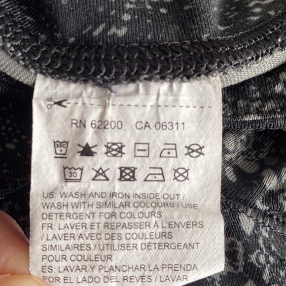 Puma - Dry Cell Workout Capri Leggings in Black & Grey - Picture 6 of 10